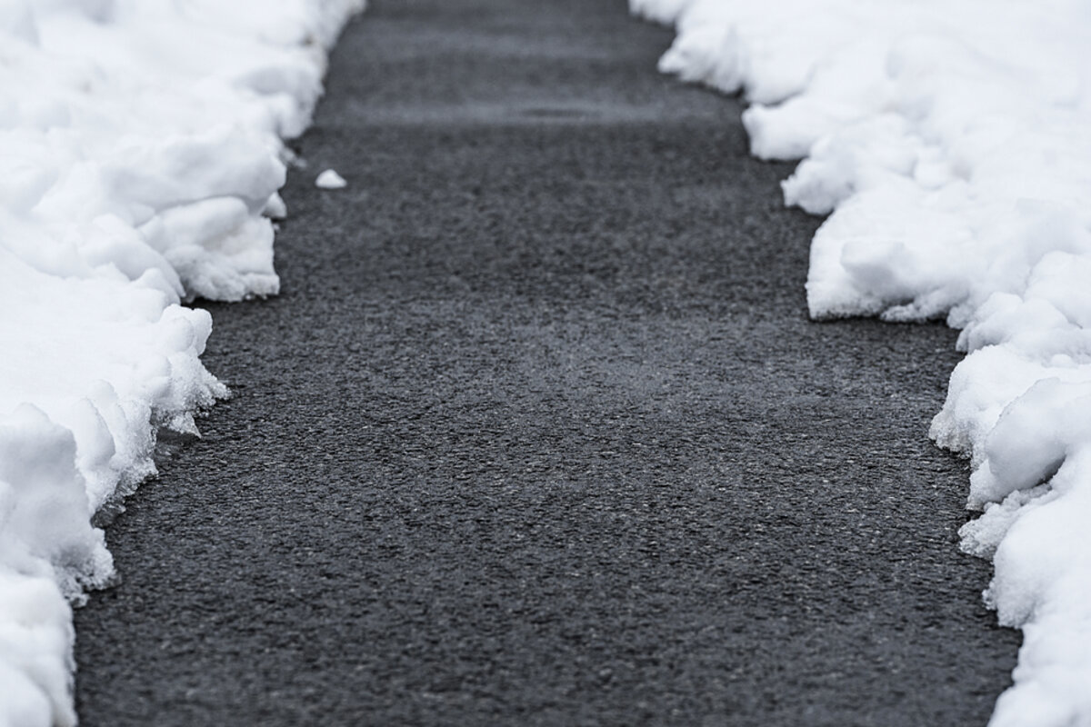 remove ice from concrete driveways